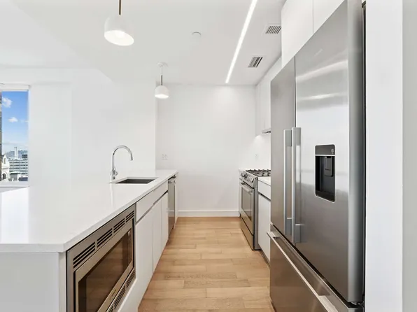 146 Pierrepont Street image 3 of 26