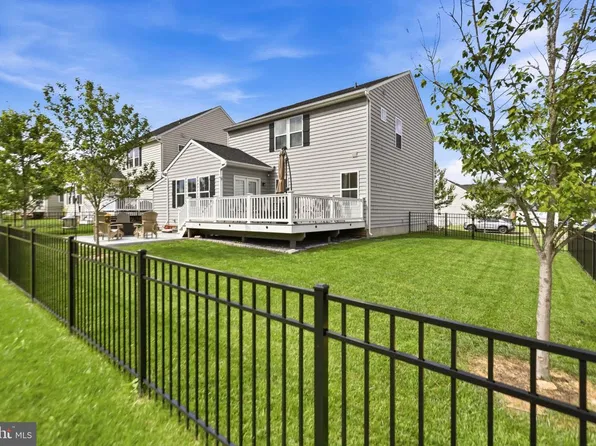 130 Emperor Dr, Lake Frederick, VA 22630