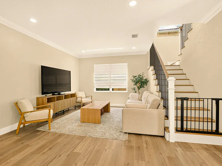 7630 Topiary Ave — Photo 3