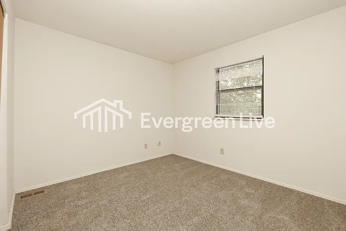 6540 Rolling Glen Dr — Photo 10