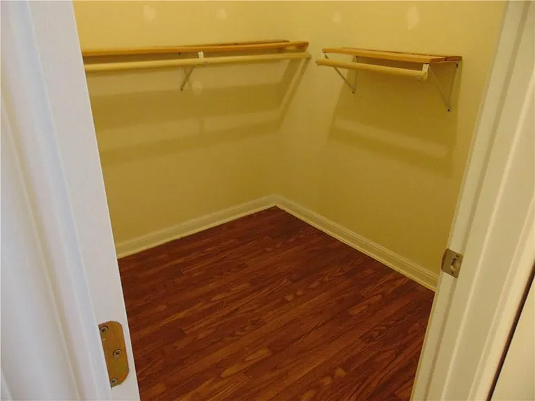 5208 Hellman — Photo 18