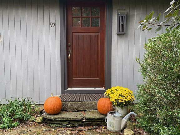 3rd image of 97 Crossbrook Ave
