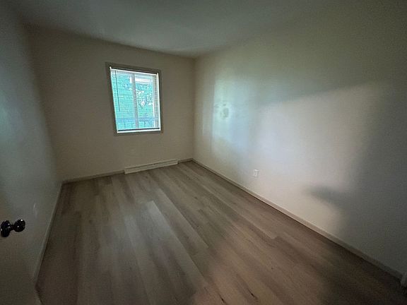 5th image of 40 Bluemound Ct APT 4