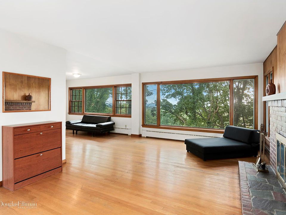 1st image of 212 Coverly Ave
