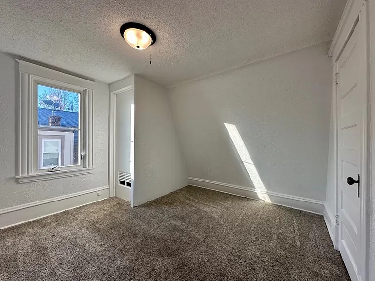 2815 Humboldt Ave N — Photo 8