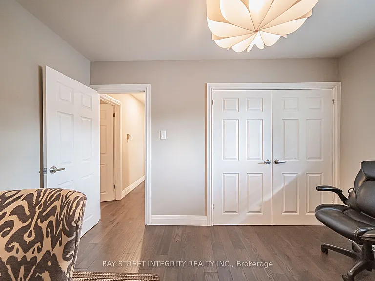 1277 Gainsborough Dr — Photo 26