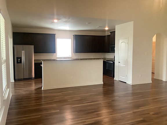 5th image of 1494 Twin Estates Dr