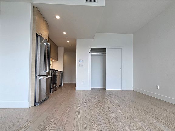 3rd image of 1191 Sunset Dr #609