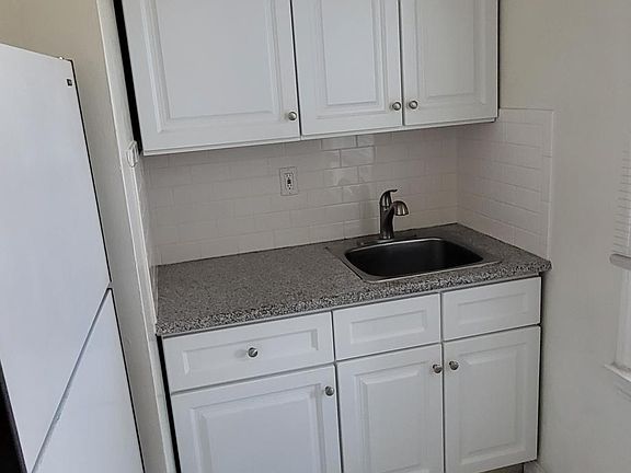 3rd image of 1010 N Sierra Bonita Ave