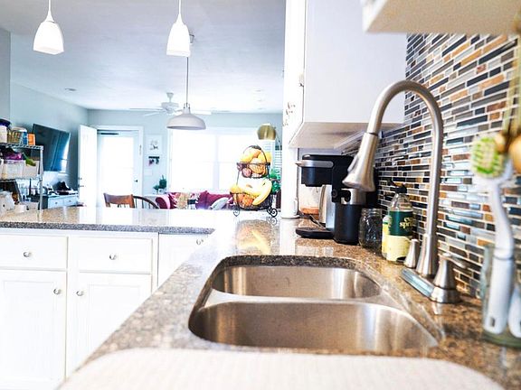 5th image of 2116 Parkway Dr APT A