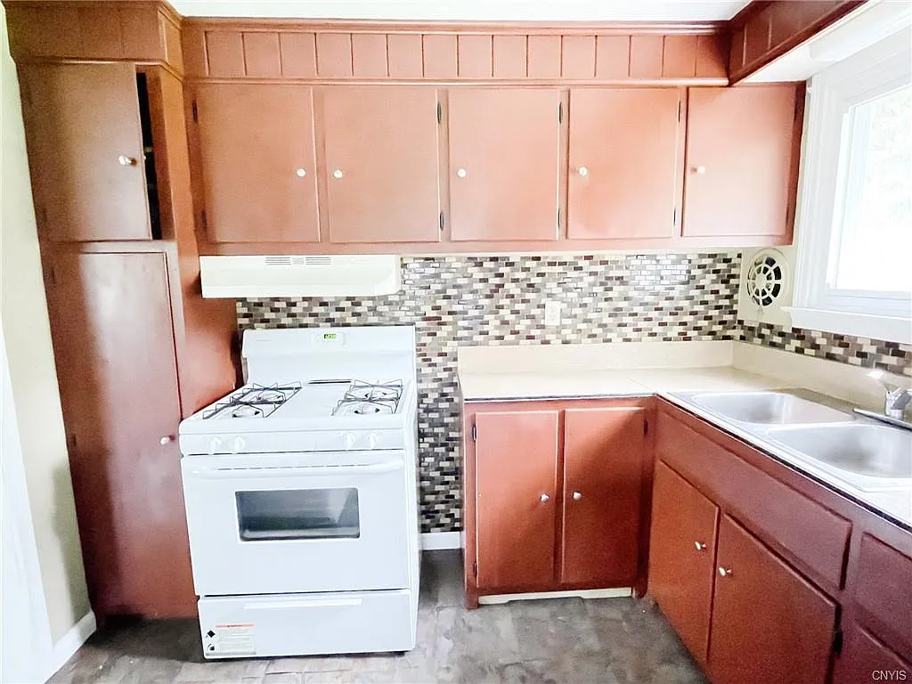 4 bed, 1280 sqft, $2,200 — Photo 4