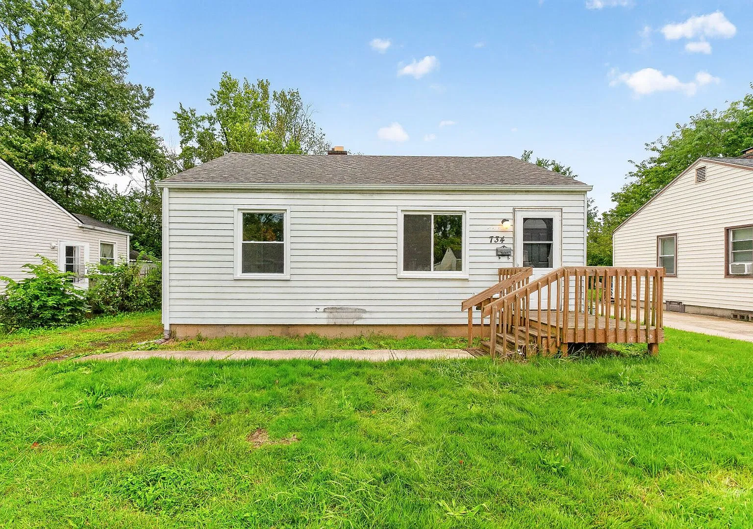 Charming 2-Bedroom Home with Updated Kitchen & Spacious Backyard! — Photo 1