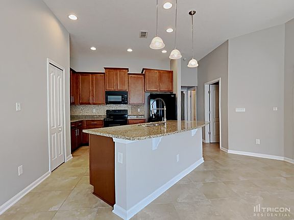 5th image of 275 Twin Lakes Dr