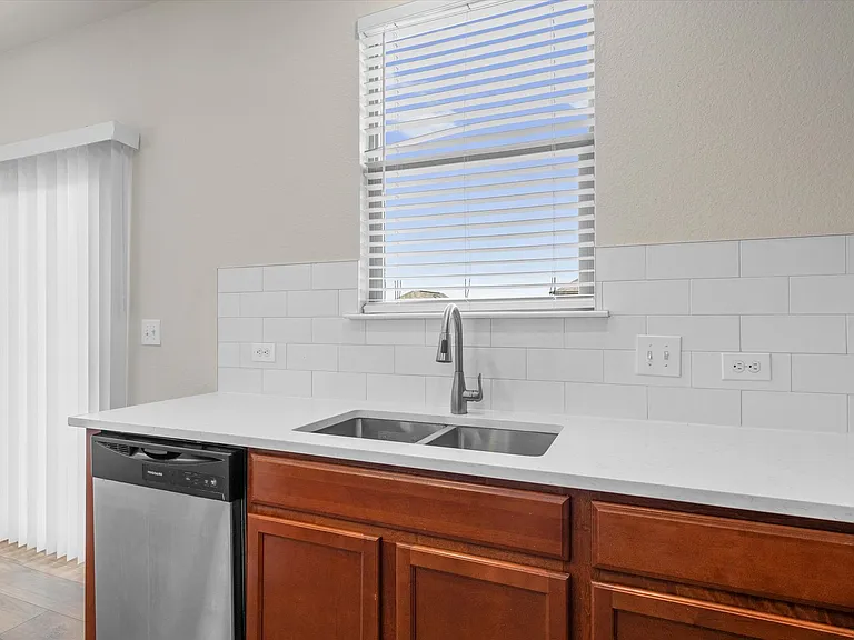 7604 Knockfin Dr — Photo 13