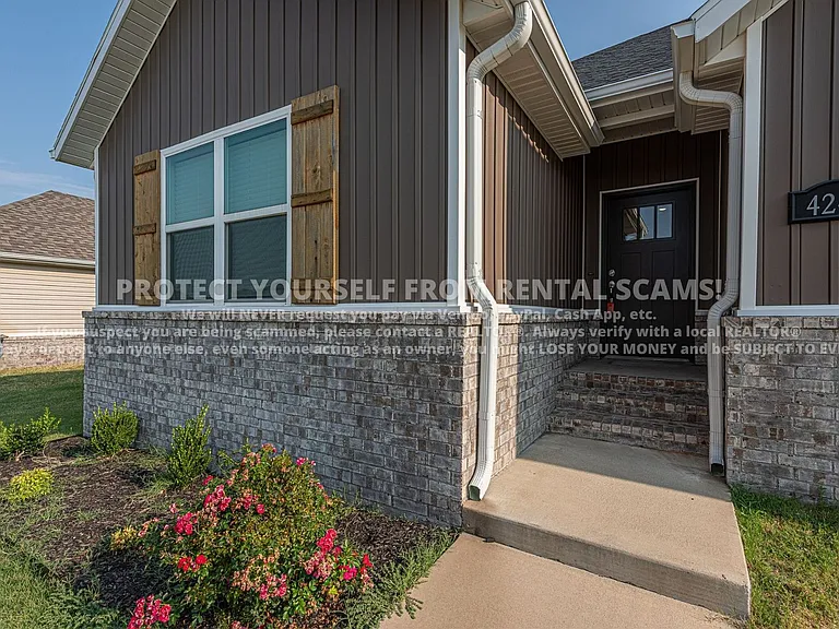 4248 W Cactus Pl — Photo 2