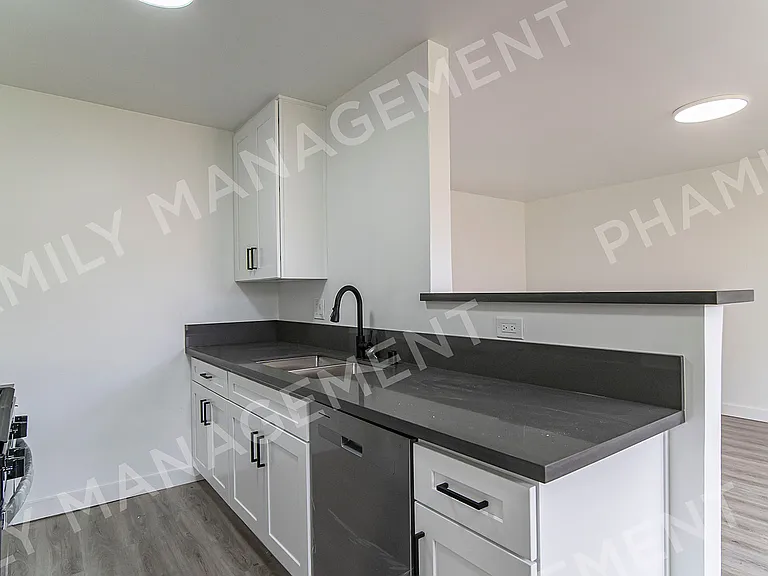 617 Mound Ave #4 — Photo 6