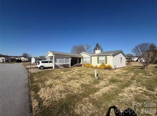 261 White Ash Cir, Hendersonville, NC 28739