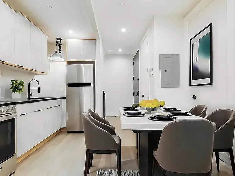 978 Rogers Ave #1R — Photo 5