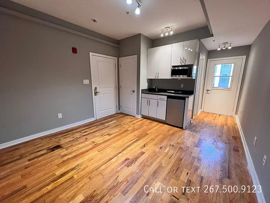 Cozy studio close to school. January, 2027 FREE! — Photo 1