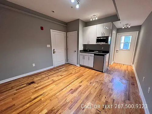 531 N Budd St Photo 1