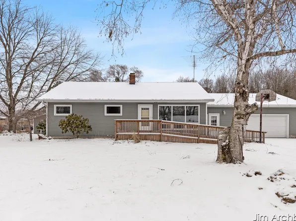 274 W Barton St, Newaygo, MI 49337