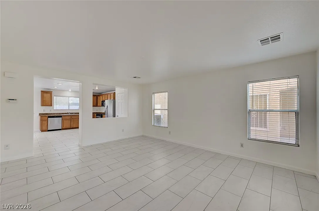 3 bed, 2.5 bath, 1546 sqft, $1,900 — Photo 2