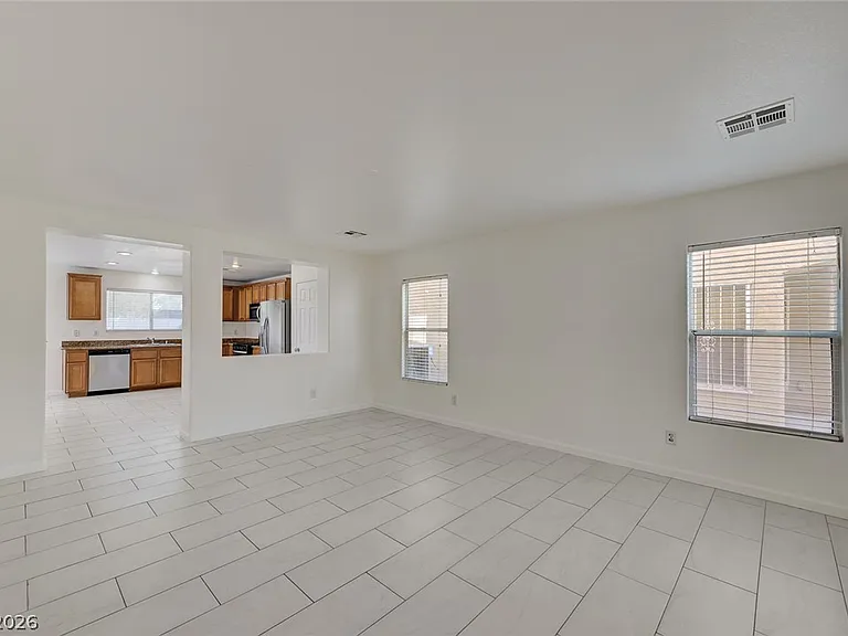 5672 Park City Ave — Photo 2