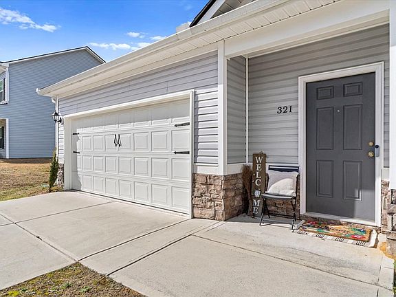 3rd image of 321 Collington Cir