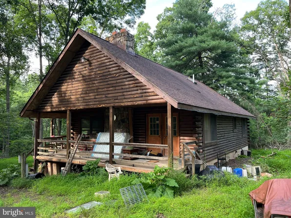 430 Homewood Hollow Ln, Berkeley Springs, WV 25411