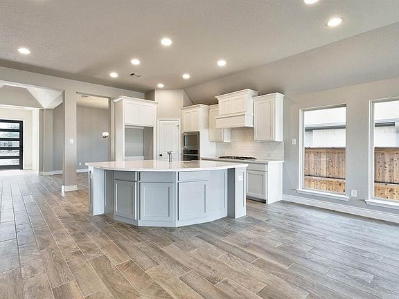 3rd image of 711 Esk Ave
