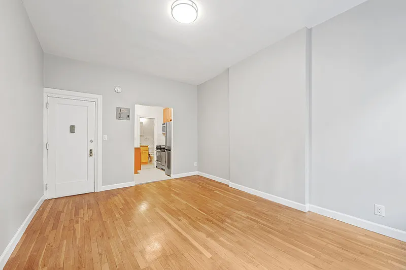 313 East 73rd Street — Photo 2