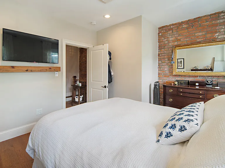 28 Emerson St — Photo 15