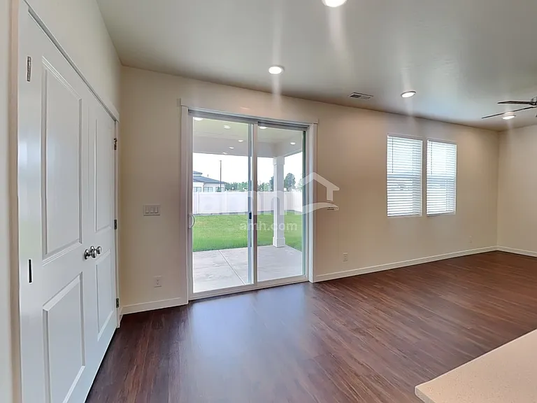 9428 W Shumard St — Photo 5