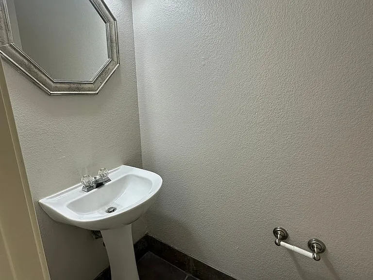 1917 White Oak Cir — Photo 12