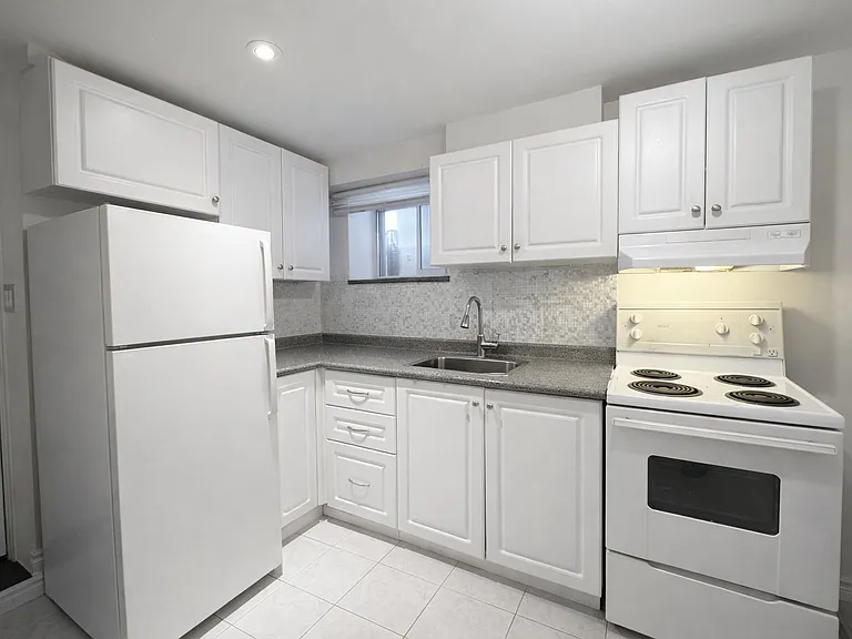 26 Rockvale Ave #BASEMENT — Photo 1