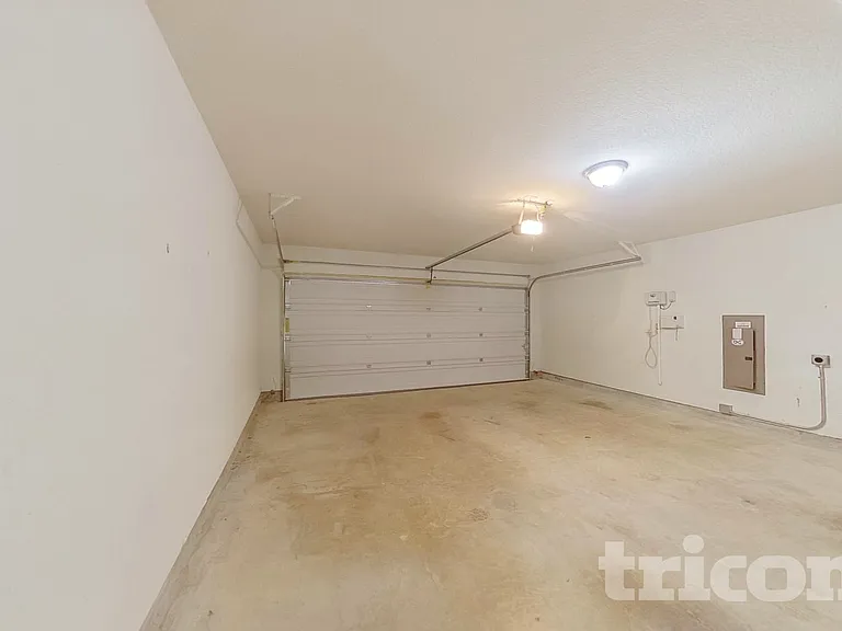 1214 Crescent View Dr — Photo 14