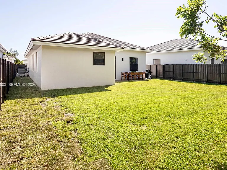 19452 SW 124th Ct — Photo 4