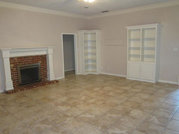 3rd image of 329 Royal Cir