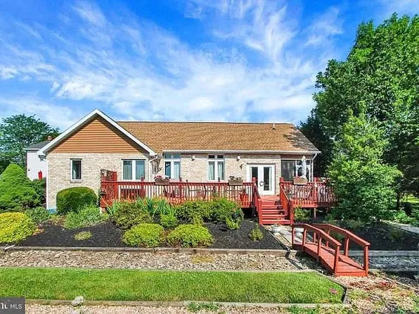 824 Hancock Dr, Gettysburg, PA 17325