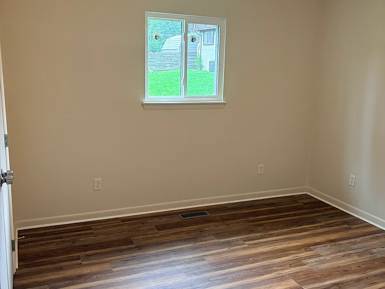 329 Poplar St #A — Photo 4