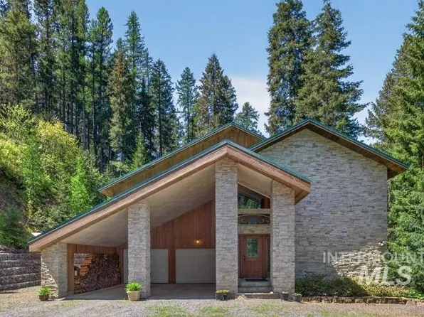 1761 Little Bear Ridge Rd, Troy, ID 83871