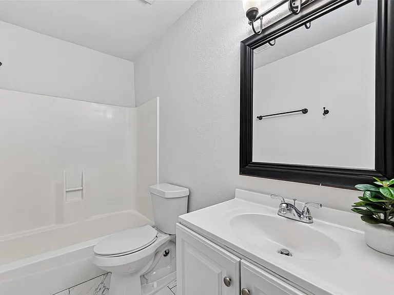 8046 Ellinger Ln — Photo 28