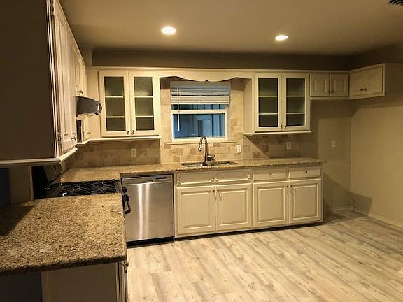 4th image of 902 Crestview Dr