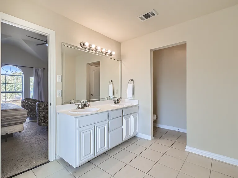 1880 Woodchase Dr — Photo 25