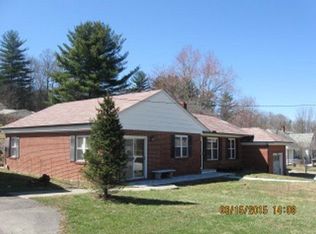 630 Altapass Rd, Spruce Pine, NC 28777