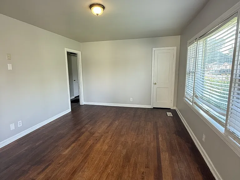 1744 Lincoln Pl SW — Photo 2