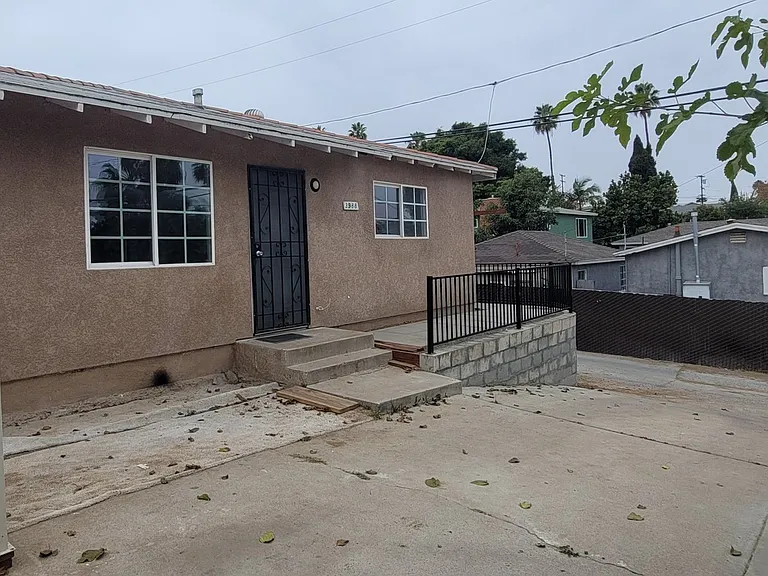 3990 Teak St — Photo 6