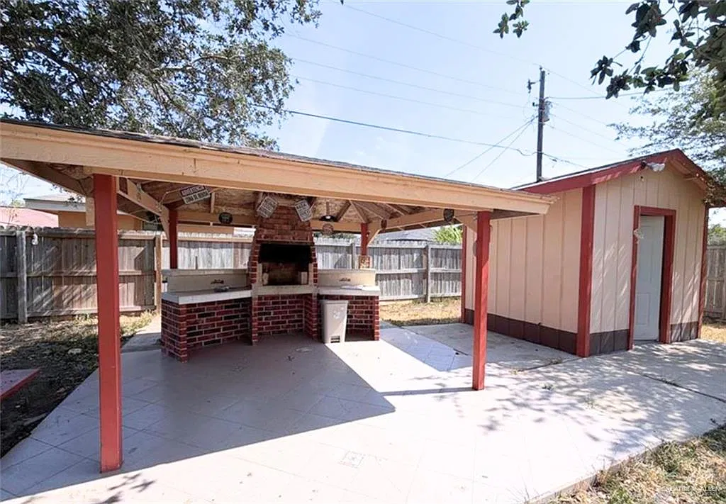 3 bed, 1.5 bath, 975 sqft, $1,200 — Photo 3