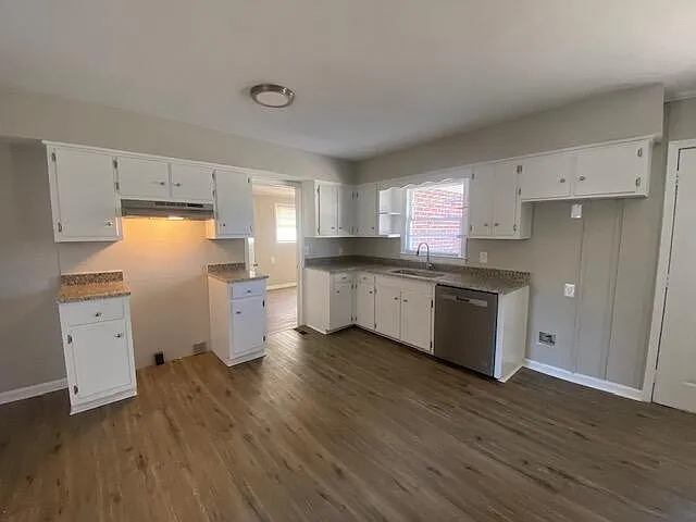 3 bed, 2.0 bath, 1549 sqft, $1,570 — Photo 3