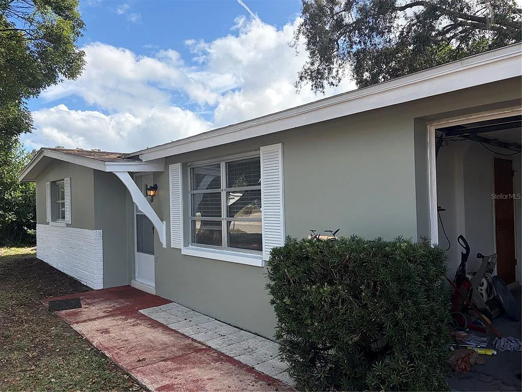 2 bed, 1.0 bath, 824 sqft, $1,400 — Photo 1